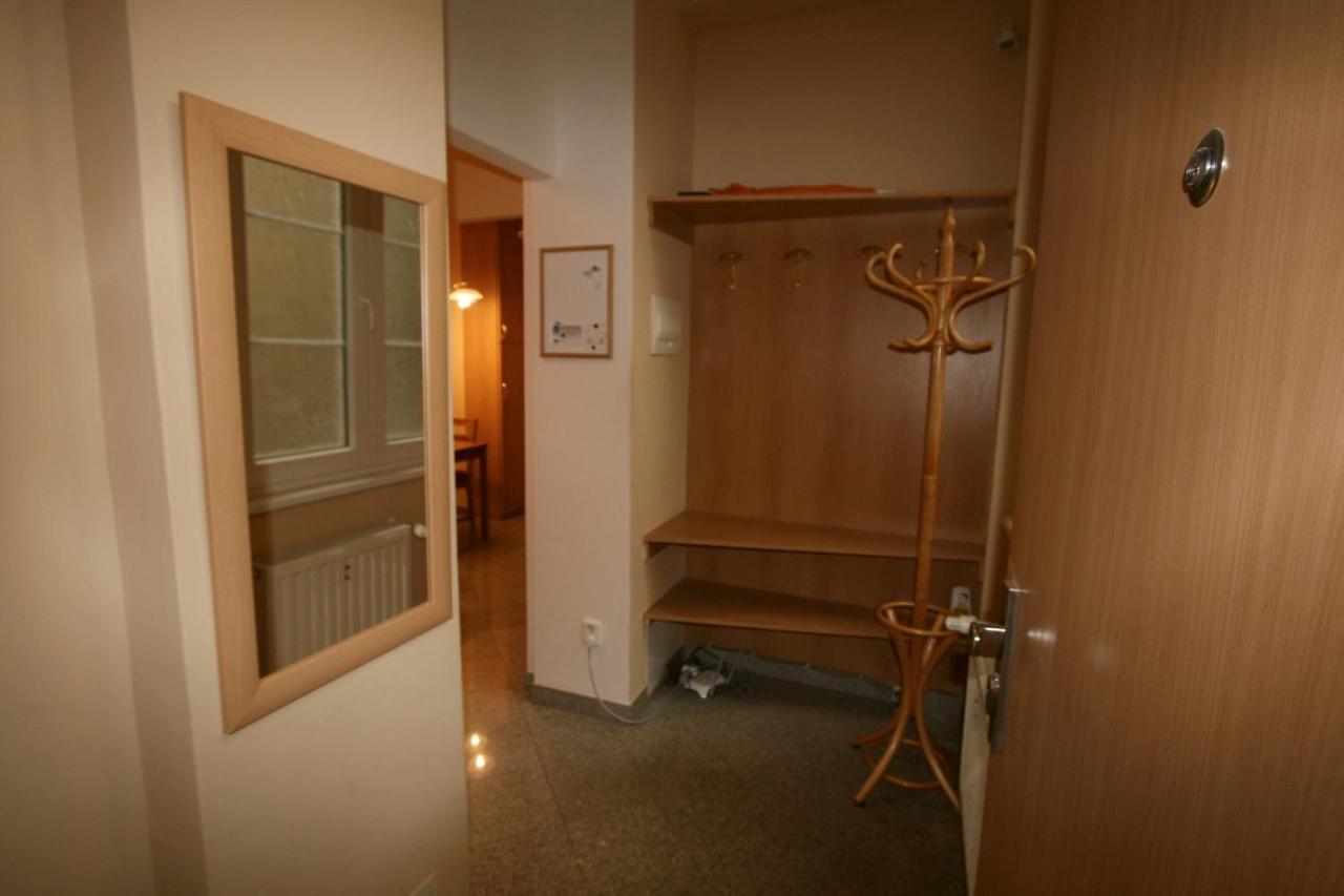 קרלובי וארי Apartment No. 12 Trziste 29 מראה חיצוני תמונה